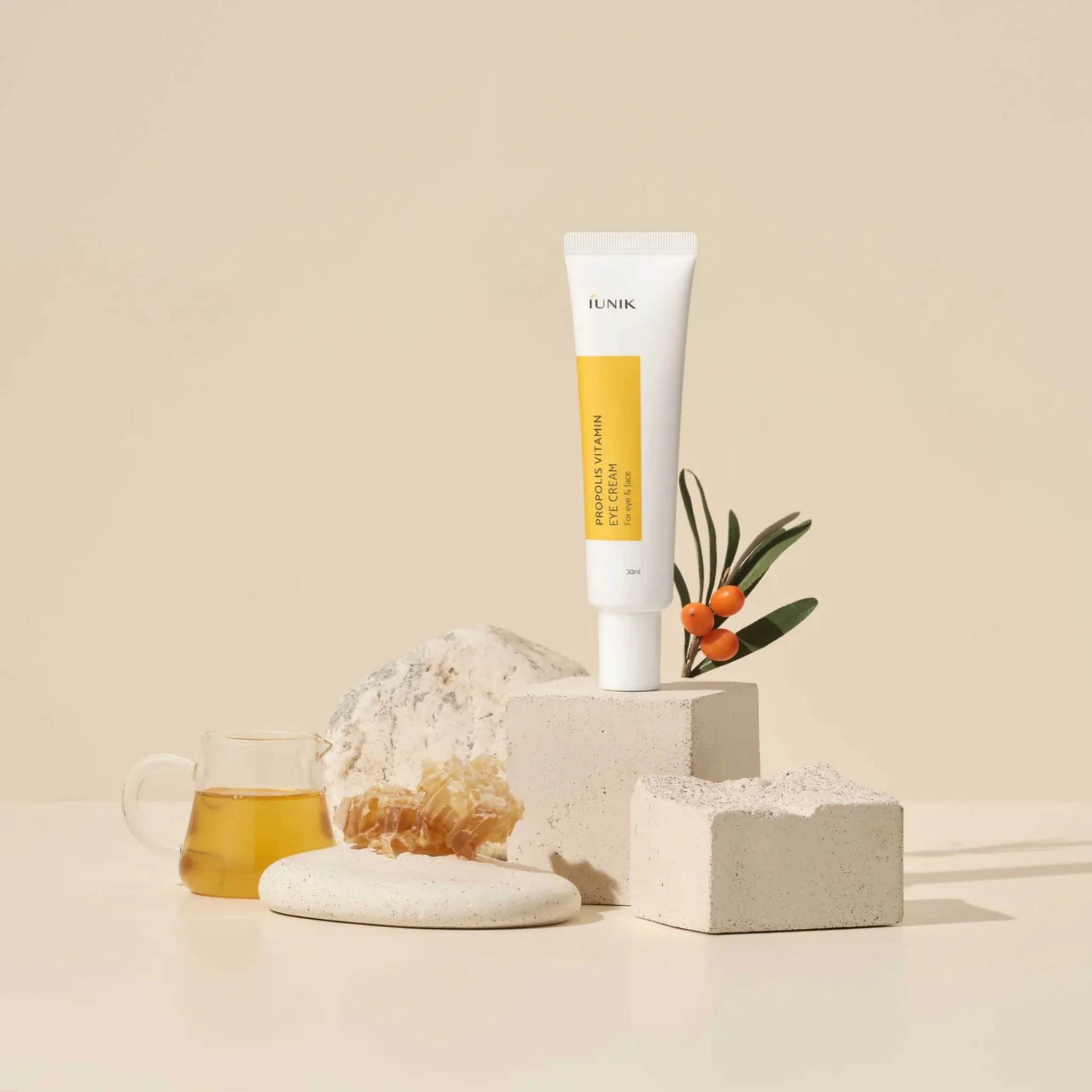 IUNIK Propolis Vitamin Eye Cream 30ml - Image 3